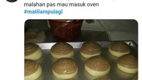 Netizen yang satu ini salah prediksi. Mau panggang roti pagi-pagi takut mati lampu, eh ternyata listriknya mati tepat saat roti siap dipanggang.  Foto: twitter