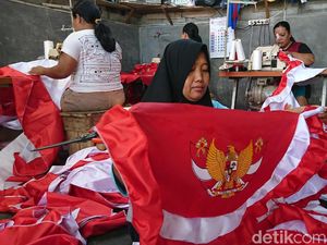 Pengusaha Pernak-pernik Merah Putih Kebanjiran Pesanan Jelang HUT RI