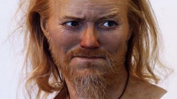 Pria ini, yang diduga bangsa Viking, hidup pada awal abad ke-11. Hasil penelitian menunjukkan dia punya rambut merah, mata biru dan kulit yang bagus. Dia meninggal pada usia 45 tahun. Foto: Bored Panda