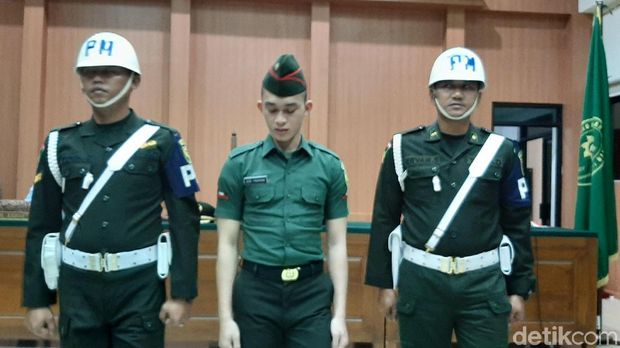 Prada Deri jalani persidangan (Raja-detik)