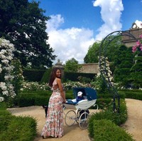 Selain sibuk menjadi model, chef dan hadir di acara sosial, Emma pun menjadi ibu. Dia telah memiliki dua anak bersma Ceawlin. Foto: Instagram