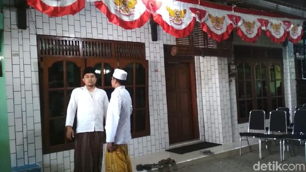 Info dari Ponpes Sarang: Mbah Moen akan Dimakamkan di Mekah