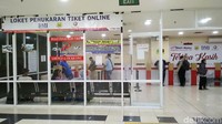 Loket PO Bus di Terminal Pulogebang. Ada yang sudah bertransisi menerima pembelian secara online, tapi tak sedikit juga yang belum (Randy/detikcom)