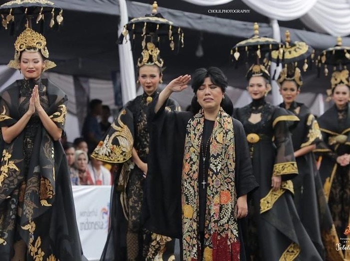 Puteri Indonesia Reunian di Fashion Show Anne Avantie Puteri Indonesia Reunian di Fashion Show Anne Avantie