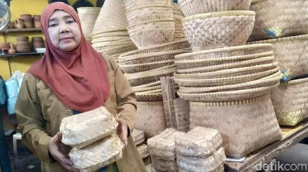 Jelang Idul Adha, Pedagang Besek di Garut Kebanjiran Order