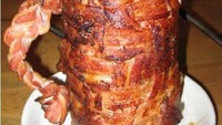 Potongan daging yang satu ini dibuat membentuk gelas panjang lengkap dengan gagangnya yang juga terbuat dari daging. Foto: Istimewa