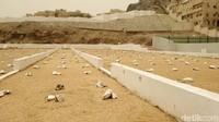 Al Mala adalah pemakaman yang sangat bersejarah. Dihimpun detikcom dari berbagai sumber, ini adalah pemakaman paling penting bagi umat Islam di dunia setelah Pemakaman Baqi di Madinah.