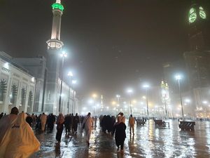 Jelang Arafah, Hujan Guyur Mekah