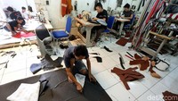 Hardi pernah merestorasi bagian interior BMW i8 dan Toyota Alphard Youtuber Atta Halilintar. Selain itu ia juga pernah mempercantik, jok Toyota Camry Lucinta Luna. 