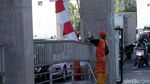 Pasukan Oranye Merah Putihkan Jalan Fatmawati Sambut HUT RI