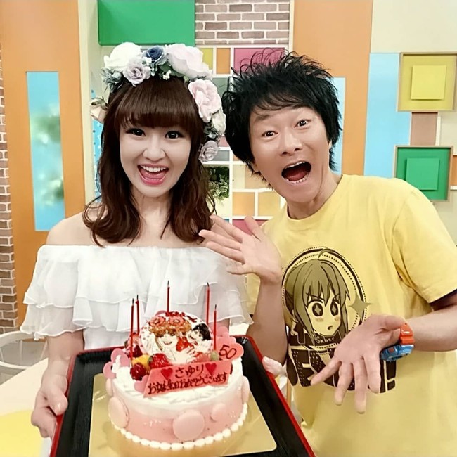 Ini bukti Sayuri sudah berusia 50 tahun saat merayakan ulang tahun di lokasi syuting beberapa waktu lalu. Foto: Instagram @katsumisayuri_sayuri