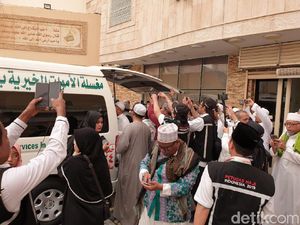 Soal Mobil Ambulans yang Mengantar Jenazah Mbah Moen