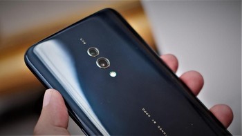 Ada dua kamera di bagian belakang. Foto: Adi Fida Rahman/detikINET