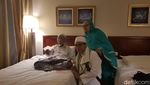 Momen Terakhir Elite PPP Cium Tangan Mbah Moen