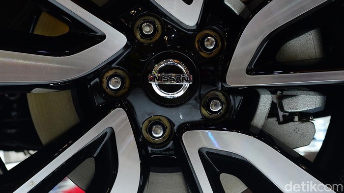 Logo Nissan