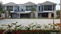 Berdiri di kawasan seluas 9 hektar dan berlokasi strategis melalui 2 tol yaitu JOR, dan Lingkar Dalam ini banyak dilirik konsumen dengan nilai investasi yang sangat baik. Sukses dengan beberapa varian produk dan tipe sebelumnya, telah mulai diperkenalkan tipe Eloise yang akan menjadi sebuah icon baru pada Premier Estate 2. 
