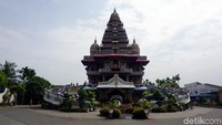 Inilah Gereja Graha Maria Annai Velangkani yang unik di Medan. Bentuknya seperti kuil Hindu, tetapi sebenarnya sebuah gereja. (Wahyu Setyo/detikcom)