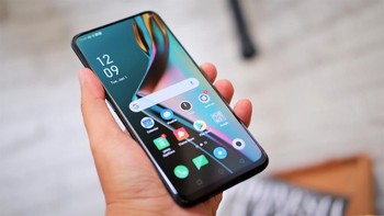 Selain itu, ada juga fitur-fitur lain seperti koneksi Dual 4G VoLTE, WiFi, Bluetooth 5, USB Type C dan jack audio 3,5mm. Foto: Adi Fida Rahman/detikINET