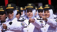 Selain itu mereka juga telah belajar dan berlatih dengan Taruna TNI dan Taruna Kepolisian selama di IPDN.