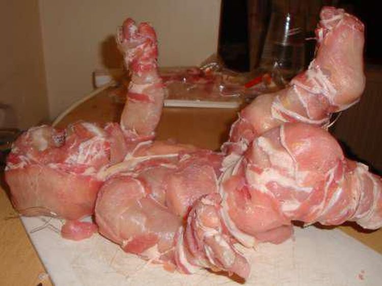 10 Kreasi Unik Beragam Bentuk Ini Dibuat dari Potongan Daging