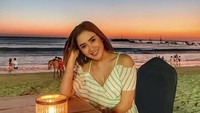 Cita Rahayu atau lebih dikenal dengan Cita Citata ternyata tak hanya sibuk dengan menyanyi saja. Penyanyi cantik ini juga liburan. (cita_citata/Instagram)