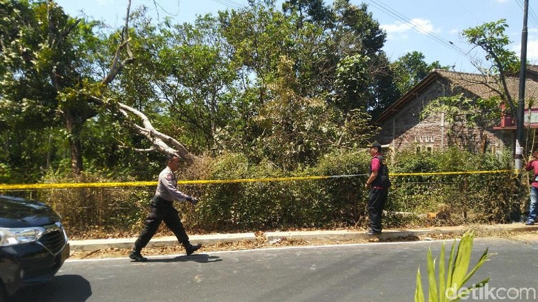 Labfor Polri Datangi Sutet Gunungpati Semarang Penyebab Mati Listrik Massal Labfor Polri Datangi Sutet Gunungpati Semarang Penyebab Mati Listrik Massal
