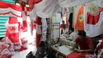 Berkah di Bulan Agustus, Penjahit Bendera Kebanjiran Order