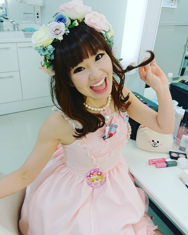 Di dunia cosplay, banyak wanita memerankan tokoh yang usianya jauh lebih muda. Karenanya, Sayuri Ozaki bukan sesuatu yang tak biasa. Tapi karena penampilannya yang awet muda, banyak orang menebak jika Sayuri masih berusia 20 atau paling tidak 30an. Foto: Instagram @katsumisayuri_sayuri