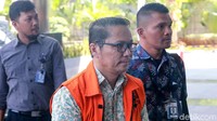Dalam kasus ini, KPK menetapakan Gubernur Kepri nonaktif Nurdin Basirun sebagai tersangka. Selain Nurdin, KPK juga menetapkan sejumlah nama lain menjadi tersangka, diantaranya, Edy Sofyan selaku Kepala Dinas Kelautan dan Perikanan (DKP) Pemprov Kepri; Budi Hartono selaku Kepala Bidang Perikanan Tangkap DKP Pemprov Kepri; dan Abu Bakar selaku swasta.