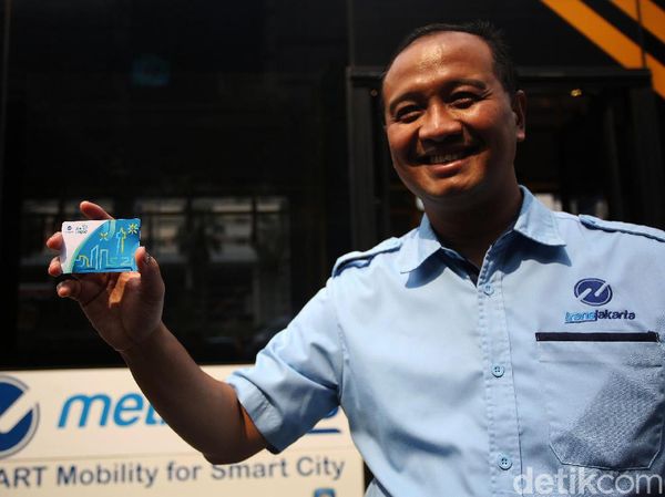 TransJakarta Sosialisasi Pembayaran Tap On Bus