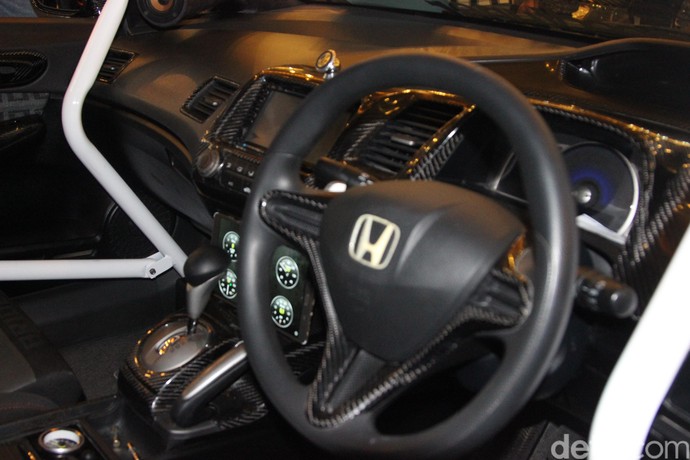 Rombak Honda Civic Lebih Gendut dan Berisi