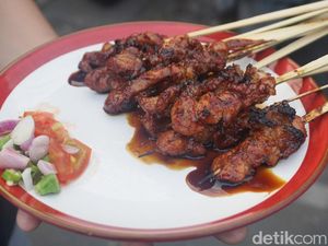 Sate Kambing Muda Habib: Maknyus! Sate Kambing Muda dan Sop Marak Arab