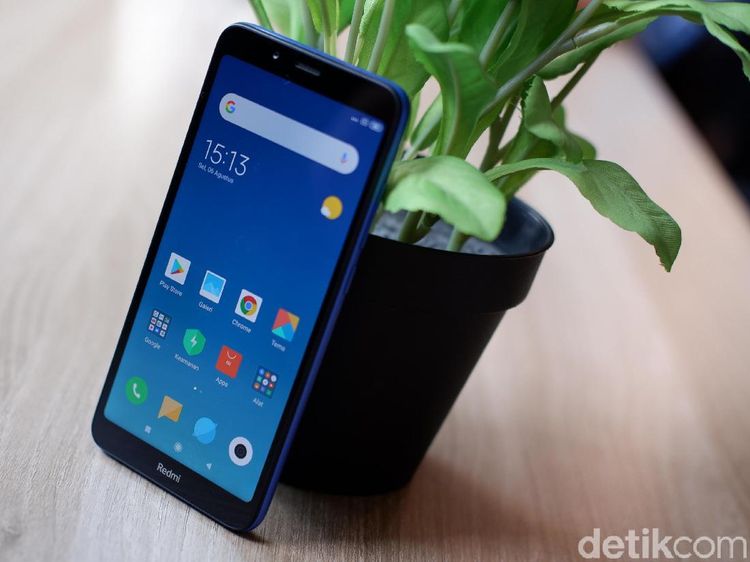 Menggenggam Redmi 7A, Ponsel Anyar Xiaomi Harga Sejutaan