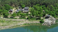 Tak ada yang tahu kapan kuil ini dibangun. Namun Silleuksa Temple jadi populer karena kematian biksu Buddha Naongseonsa pada tahun 1376 pada Dinasti Goryeo. (Yeoju.go.kr)
