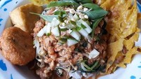 Kalau mau ditambah lauk perkedel, tempe goreng dan rempeyek, pecel tumpang makin komplet. Foto : Instagram @resepjajankuliner