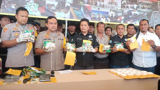 Denny ditangkap dengan barang bukti 10 kg sabu.
