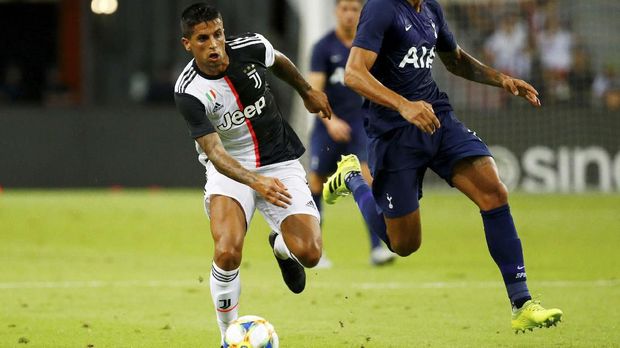 Joao Cancelo mencoba tantangan baru ke Premier League. (