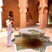 Wanita yang juga berprofesi sebagai chef itu juga kerap memamerkan liburan mewahnya. Di foto ini, Emma berlibur ke Maroko.  Foto: Instagram