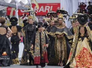 Anne Avantie Menyesal Baru Tampil di Jember Fashion Carnaval Setelah 18 Tahun