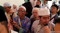 Mbah Moen diketahui meninggal dunia sekitar pukul 4.17 waktu Mekah dalam usia 90 tahun. Jenazah Mbah Moen akan dimakamkan di Mekah usai disalatkan di Masjidil Haram.