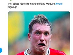 Meme Kocak Kesedihan Phil Jones Disingkirkan Harry Maguire