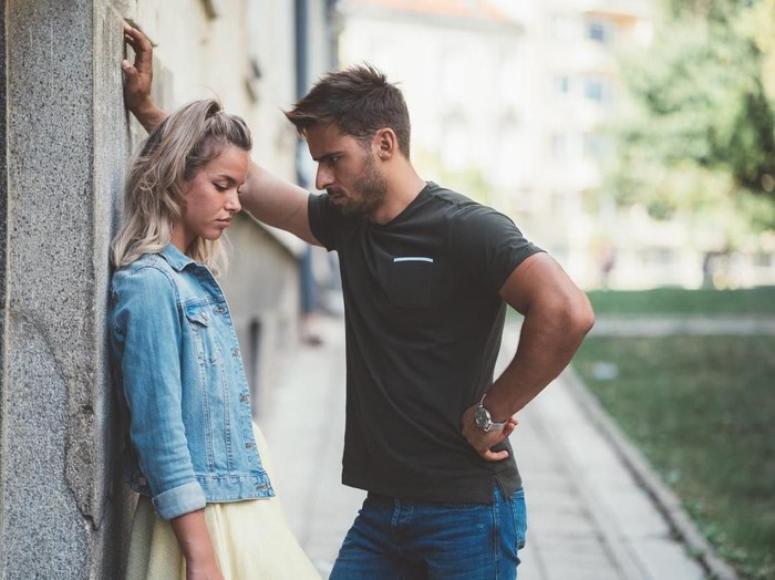 Young couple solves problems on the street