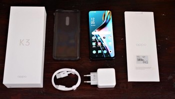 Inilah isi dalam kotak kemasan Oppo K3 di Indonesia. Foto: Adi Fida Rahman/detikINET