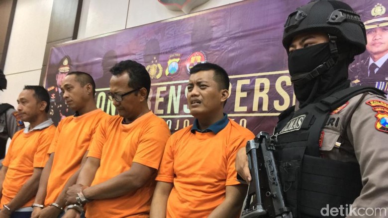 Pencuri Sinyal Dibekuk, Sekali Beraksi Bisa Untung Rp 16 Juta Pencuri Sinyal Dibekuk, Sekali Beraksi Bisa Untung Rp 16 Juta