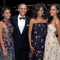 7. Barack ObamaSelain selebriti, beberapa figur publik juga masuk dalam daftar yang dibuat situs OnBuy ini. Tak hanya sebagai mantan presiden, Obama ternyata dikenang sebagai publik sebagai ayah yang seksi untuk Sasha dan Malia. Foto: Instagram