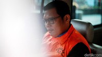 KPK menduga total suap untuk memuluskan pengesahan RAPBD Provinsi Jambi 2017 berjumlah Rp 12,9 miliar dan untuk RAPBD 2018 senilai Rp 3,4 miliar. Sementara itu, Asiang menjadi pihak pemberi uang.