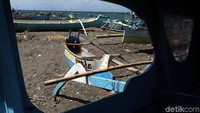 Salah satu pasar ikan terbesar di Lombok Timur yakni Tanjung Luar.