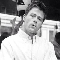 Penampilan Nathan Meads mirip banget Brad Pitt