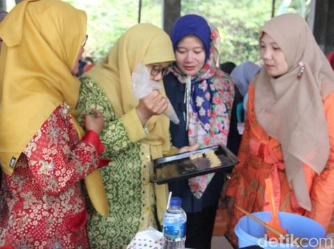 Membuat olahan berbahan dasar sorgum/