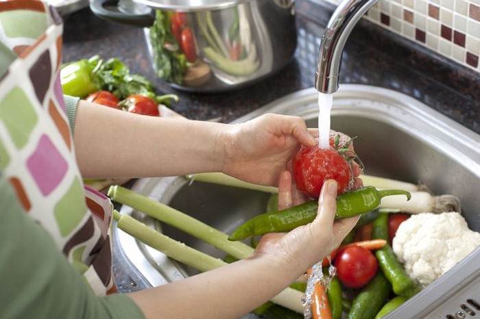 Cuci buah dan sayur Cuci buah dan sayur